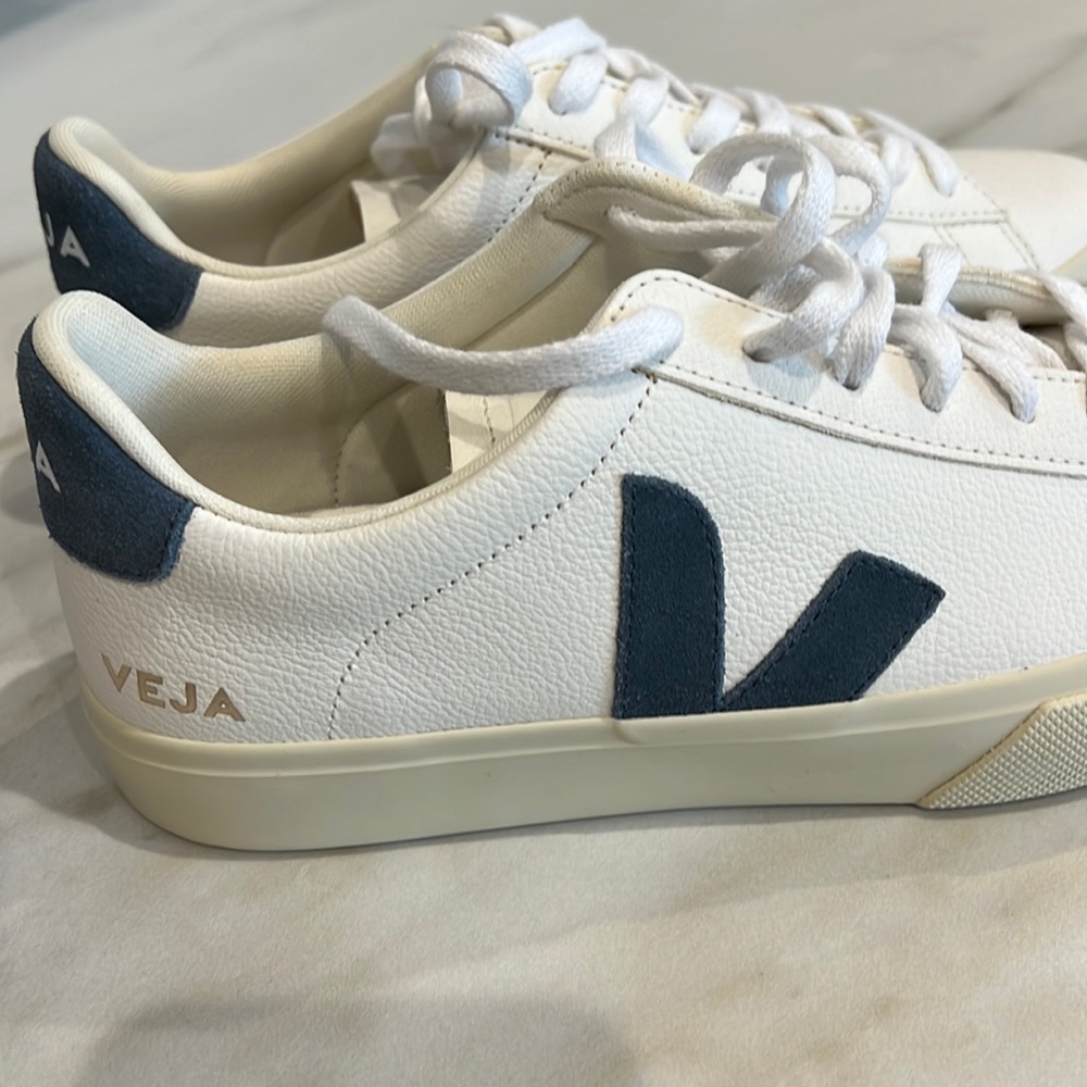 Veja Campo extra white California